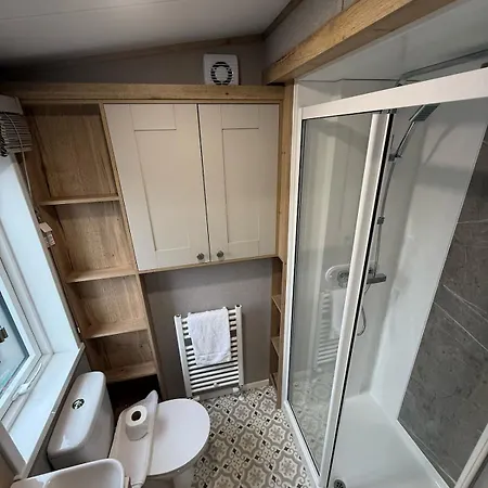 Magpie At Brickyard Lakes *